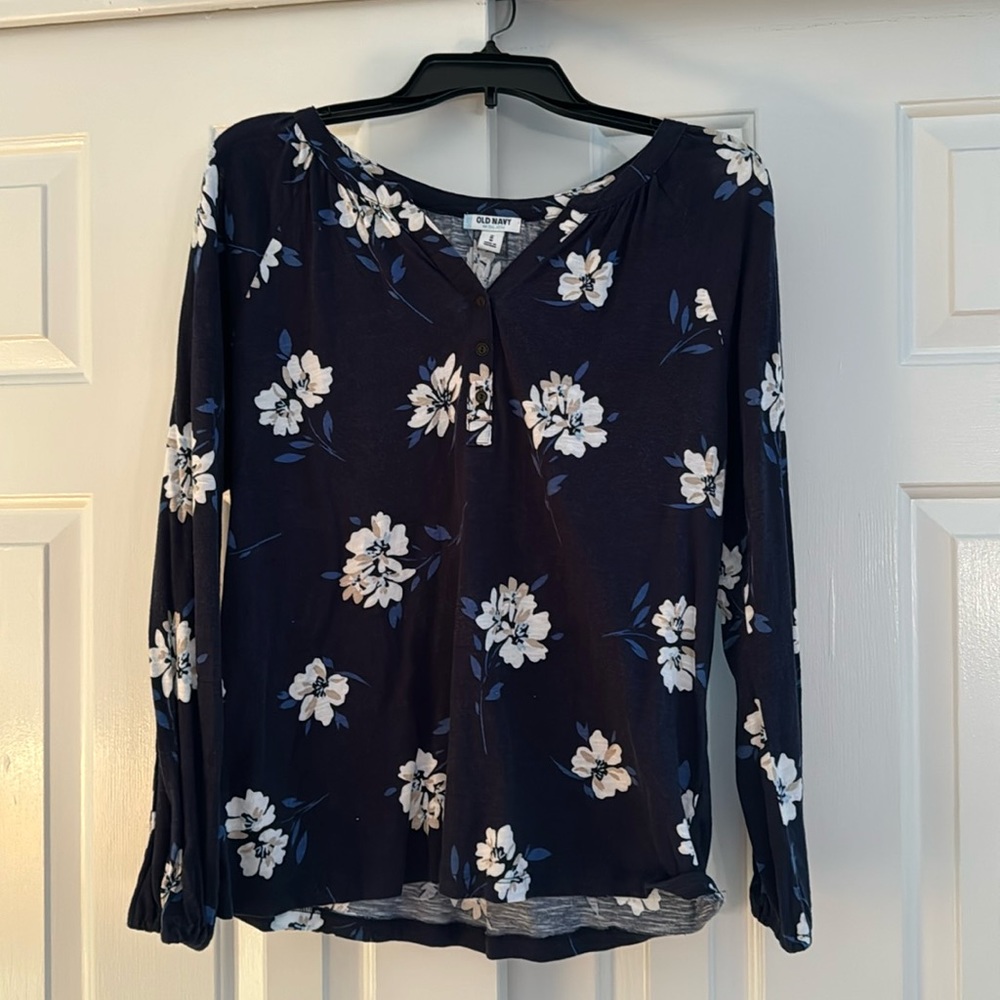 Old Navy Medium blue flowered top